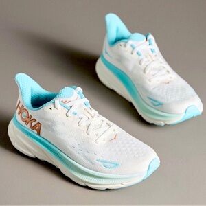 Hoka Clifton 9 in Frost Rose Gold.   Very gently used.  Like new
